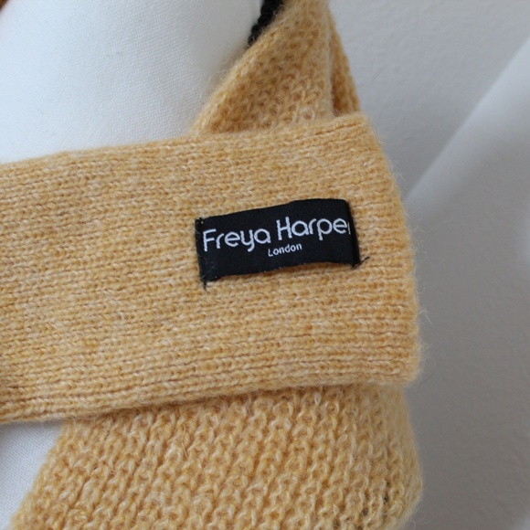 Freya Harper Elegant Gold Women's Scarf - Picture 4 of 4